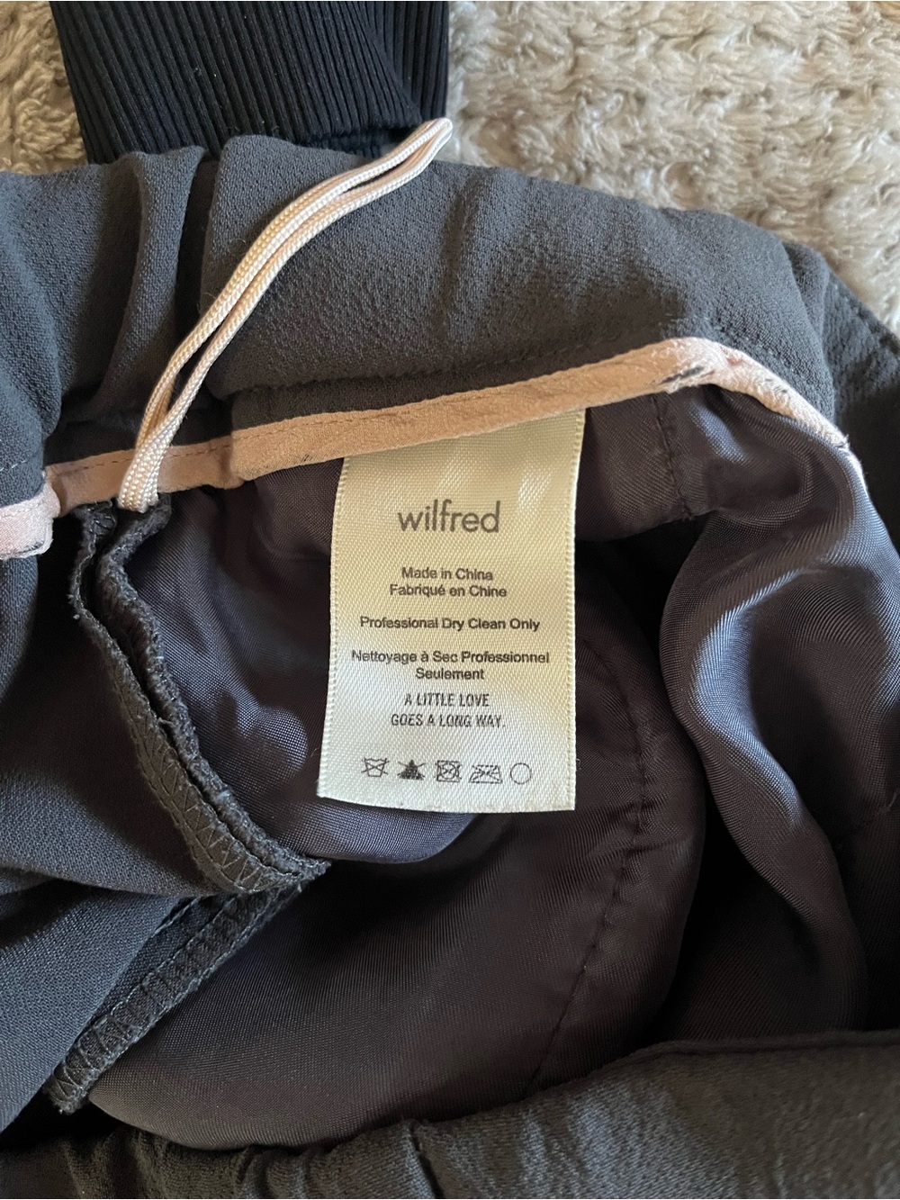 Aritzia Wilfred Darontal Cropped Crepe Trousers - Picture 6 of 10